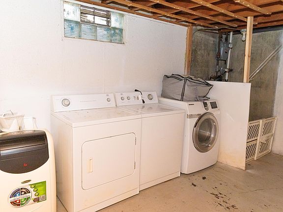 5th image of 1305 Broadway Ave