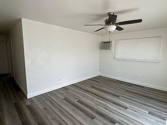 3rd image of 721 Lampasas Ave APT B