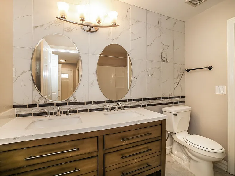 1915 S 39th St #19 — Photo 10
