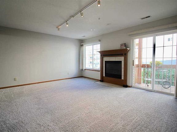 4th image of 3050 Holiday Ct