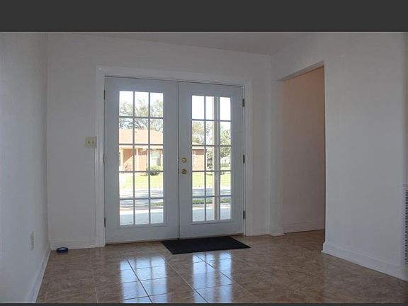 3rd image of 1100 Mulberry Dr