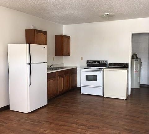 5th image of 512 E 1st St