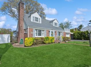 556 Mulberry Ln, West Hempstead, NY 11552