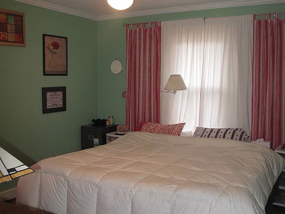 4th image of 1218 Knox St