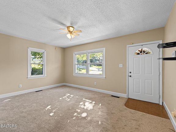 4th image of 2541 Seaton Ave