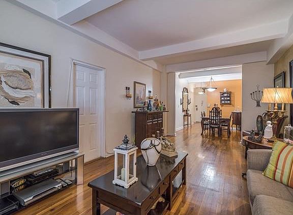 5th image of 309 N Broadway APT Tf