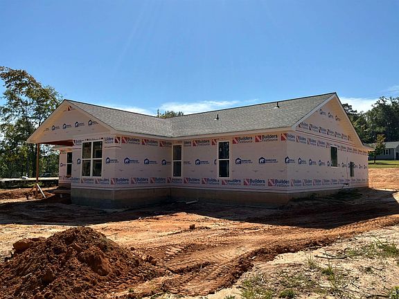 4th image of 210 Cedar Ln