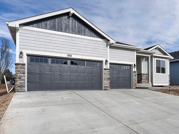 3rd image of 855 Shirttail Peak Dr