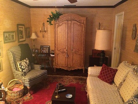 4th image of 3864 NE 19th Street Cir