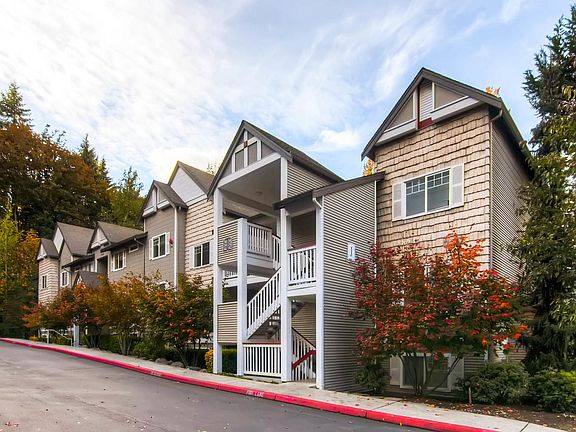2nd image of 18501 SE Newport Way Unit J141