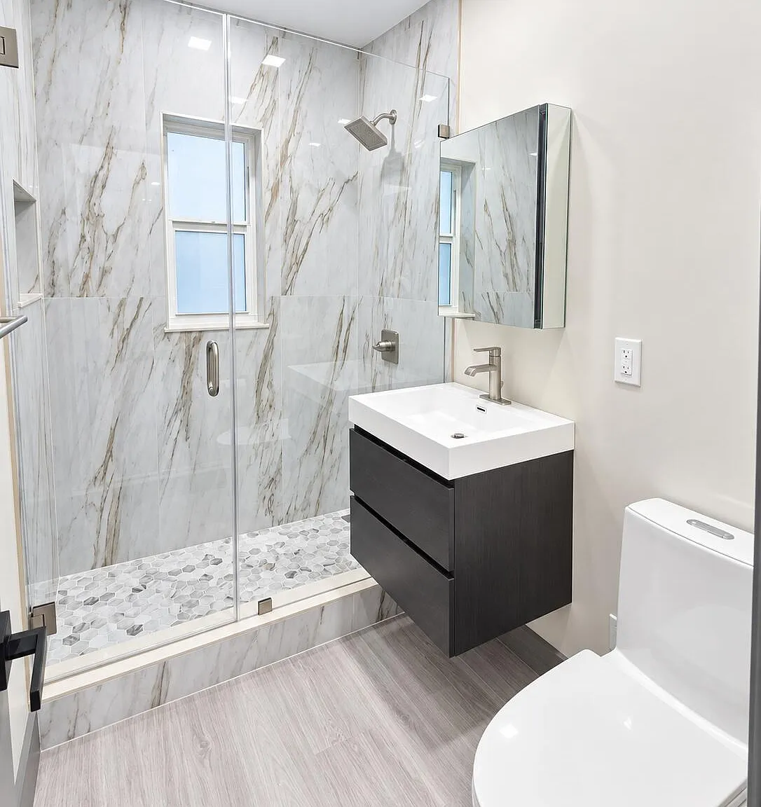 2 bed, 1.0 bath, 850 sqft, $2,200 — Photo 1