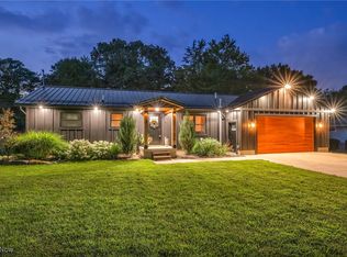 653 Valley Crest Dr, New Franklin, OH 44319