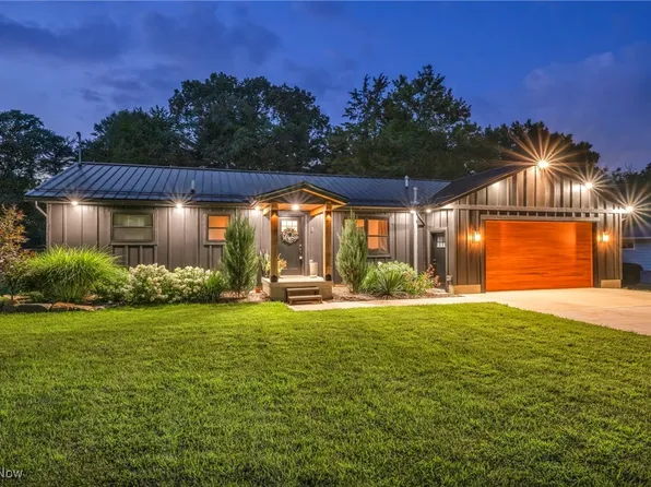 653 Valley Crest Dr, New Franklin, OH 44319
