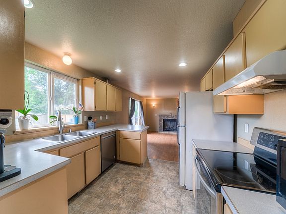 5th image of 16105 20th Avenue Ct E