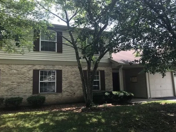 1103 Stratford Ct APT D, Elgin, IL 60120
