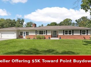 1400 E Knoll Dr, Robins, IA 52328