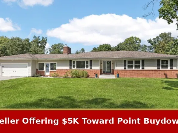 1400 E Knoll Dr, Robins, IA 52328