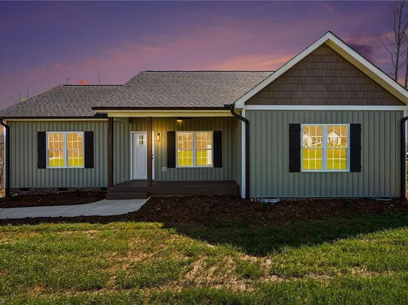 2873 Glowing Wood Trl, Asheboro, NC 27205