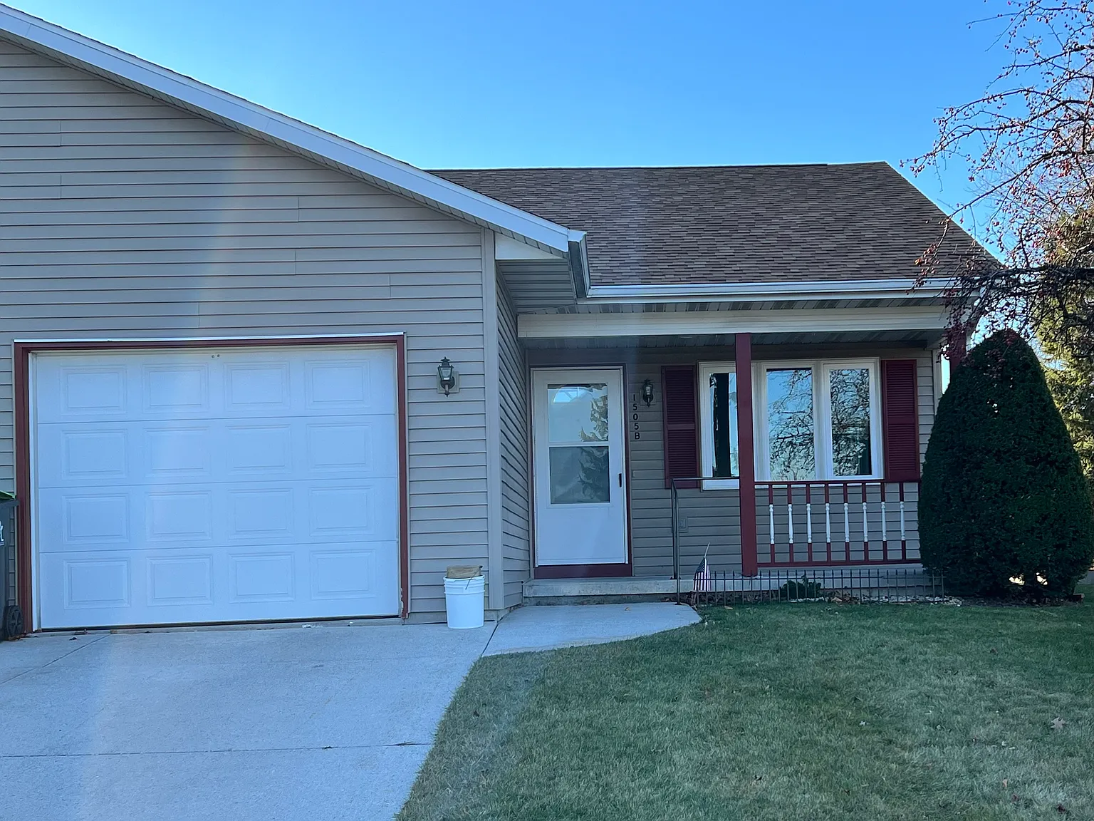 2 bed, 1.5 bath, 1000 sqft, $1,350 — Photo 2