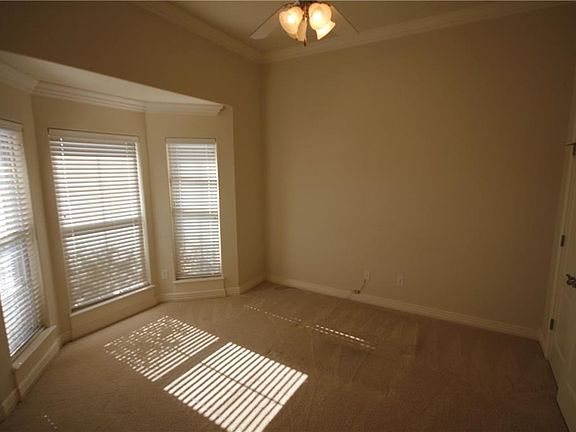 3rd image of 2102 SW Nutmeg St