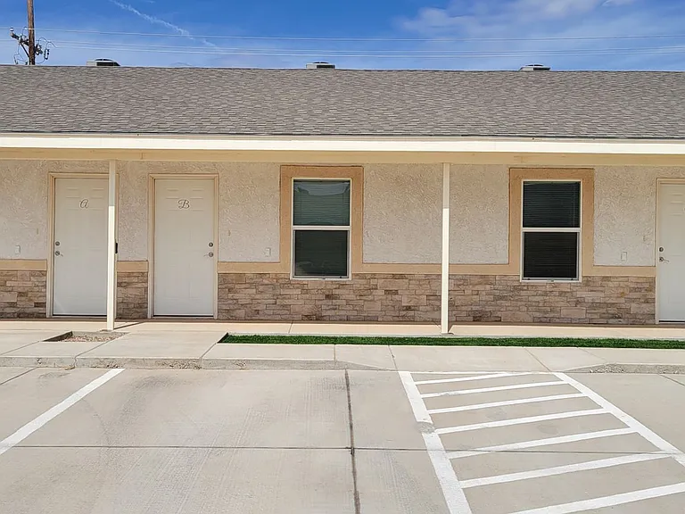 2501 Martin Luther King Blvd #B — Photo 14