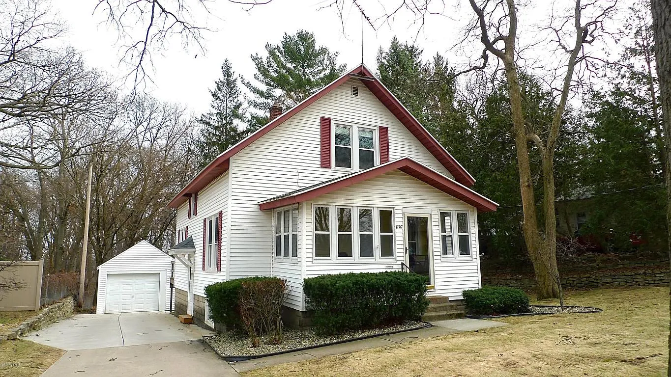 836 Bristol Ave NW photo 1