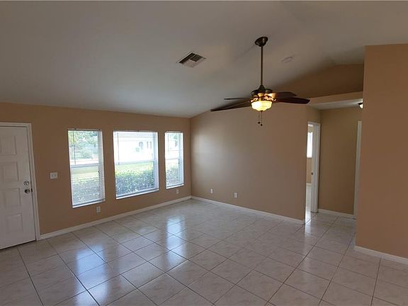 3rd image of 1207 SE 18th St