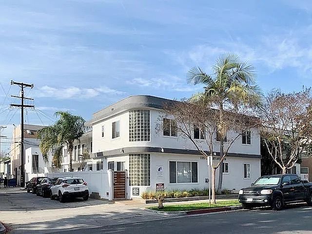 1st image of 125 Cherry Ave #0
