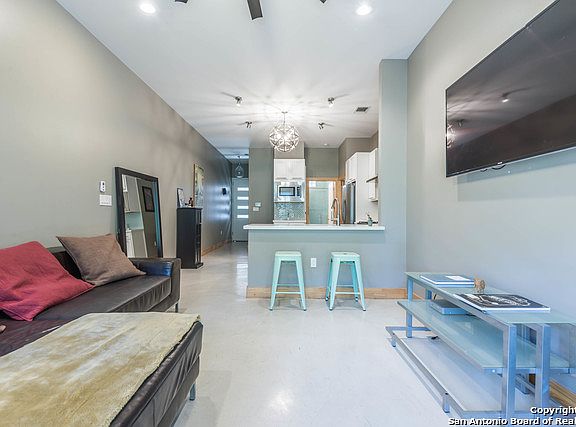 5th image of 1542 N Alamo St Unit 102