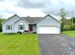 6112 Deerview Dr, Auburn, NY 13021