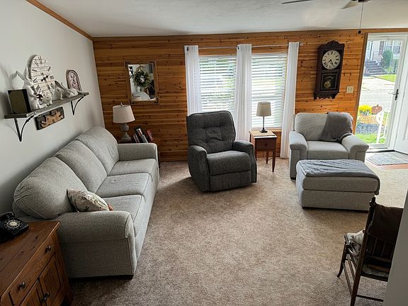 3rd image of 1889 Northwood Ln