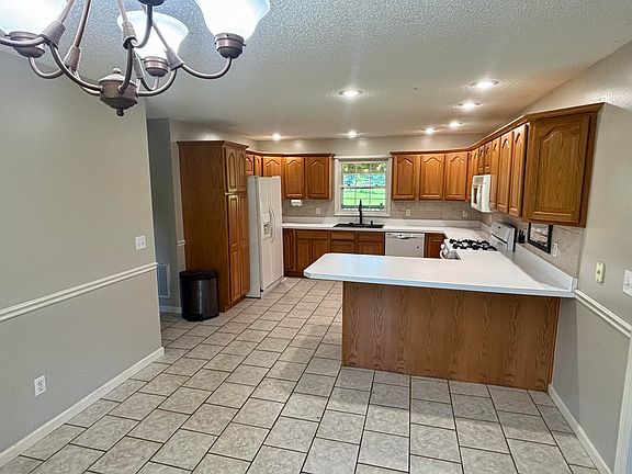 5th image of 153 Webster Ln