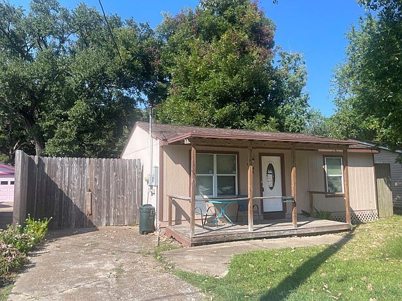 2nd image of 918 Maple St