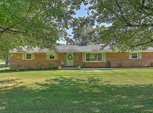 305 Poplar Cir, Bristol, TN 37620