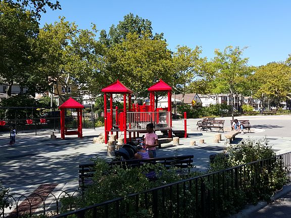 4th image of 139 Southgate Plaza