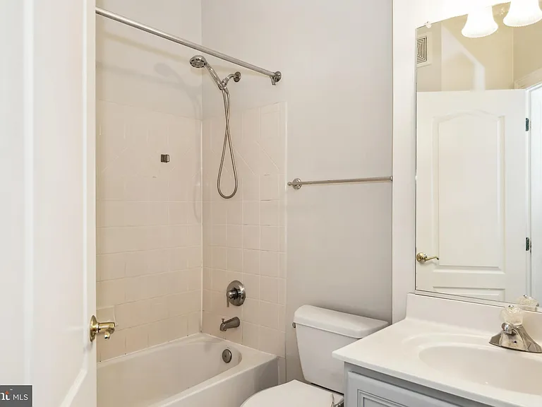 7489 Carriage Hills Dr — Photo 19