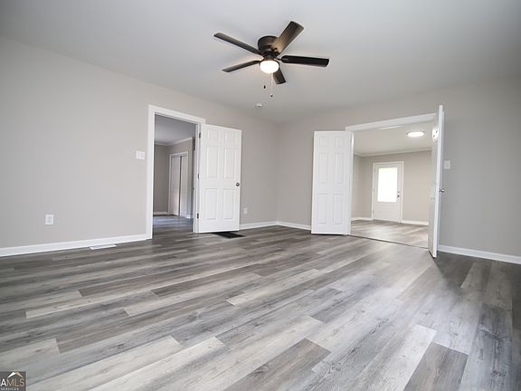 4th image of 1105 Juniper St