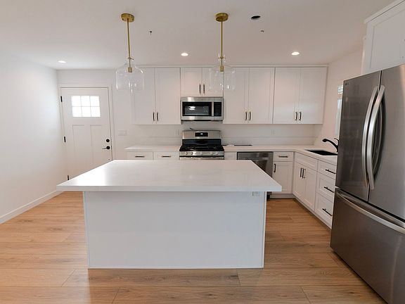 3rd image of 241 La Paloma APT D