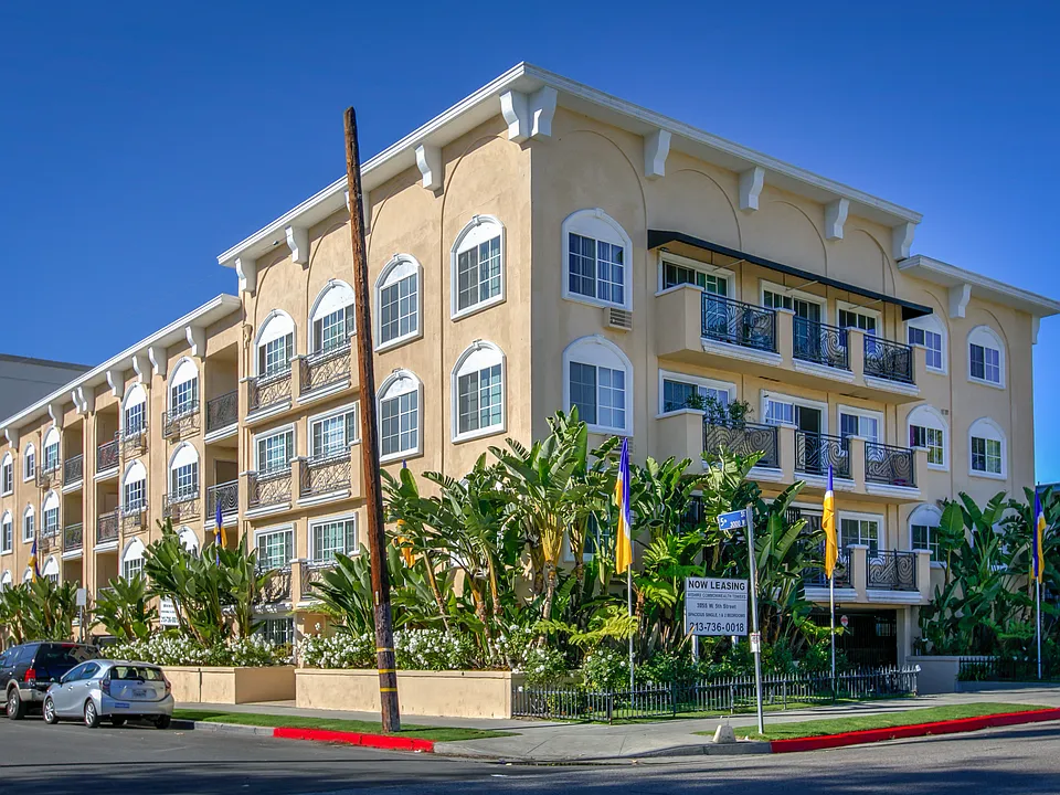 Wilshire Commonwealth Towers