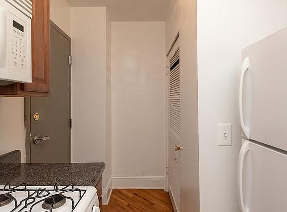 5th image of 734 W Oakdale Ave #68c4f01rh