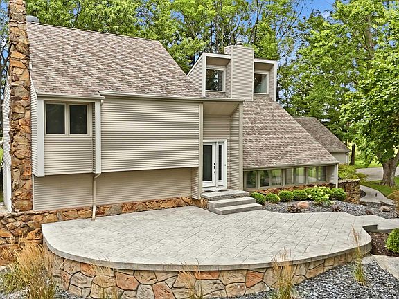 3rd image of 19233 Bishop Rd
