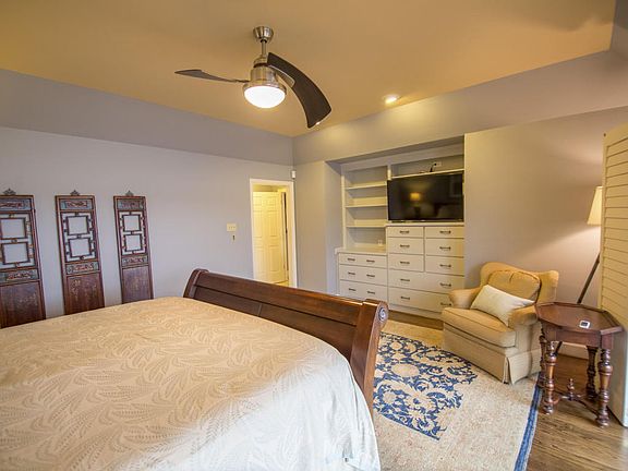 5th image of 2220 Lake Ln