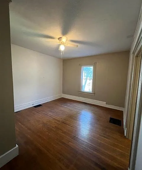 220 E Brady St #LOWER — Photo 11