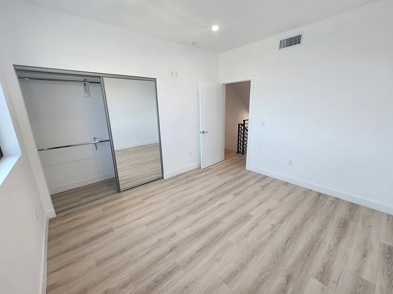 6061 Fulton Ave #6 — Photo 41