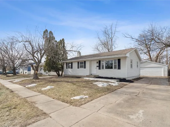 218 31st St SW, Cedar Rapids, IA 52404