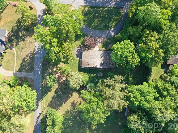 3rd image of 2842 Dogwood Dr