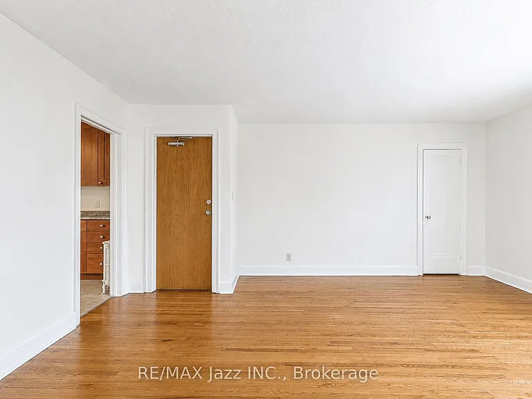 366 Mary St N #5 — Photo 5