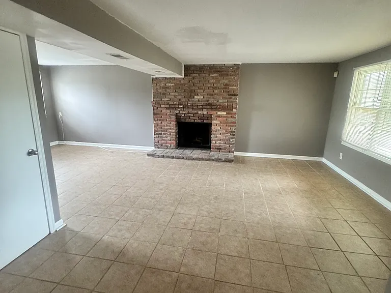 10118 Griff Dr #ENTIRE HOU — Photo 6