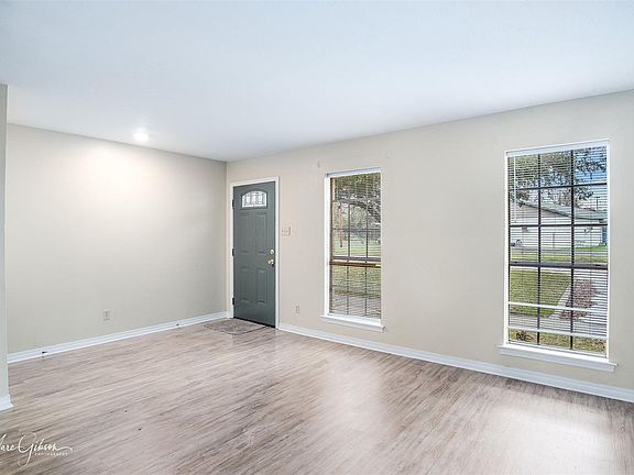 5th image of 251 E Stephenson St