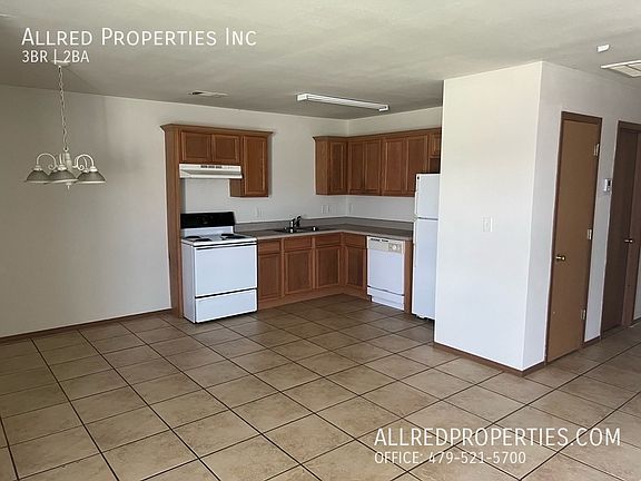 4th image of 407 E Asher Ct